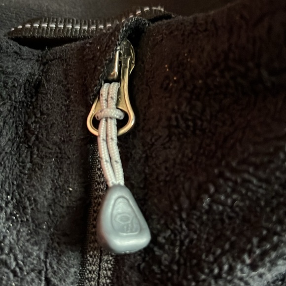 Beautiful mountain hardware vest - Picture 4 of 8